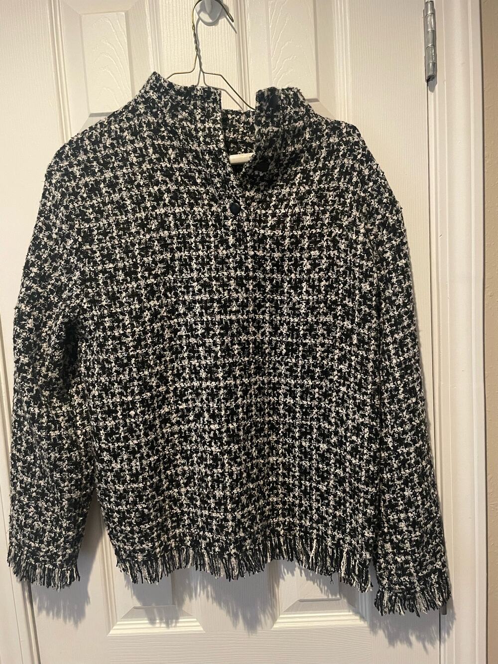 Pre-Owned, Zara Black/White Tweed Sweaer/Jacket, l/sleeve, Size S, $17, B51